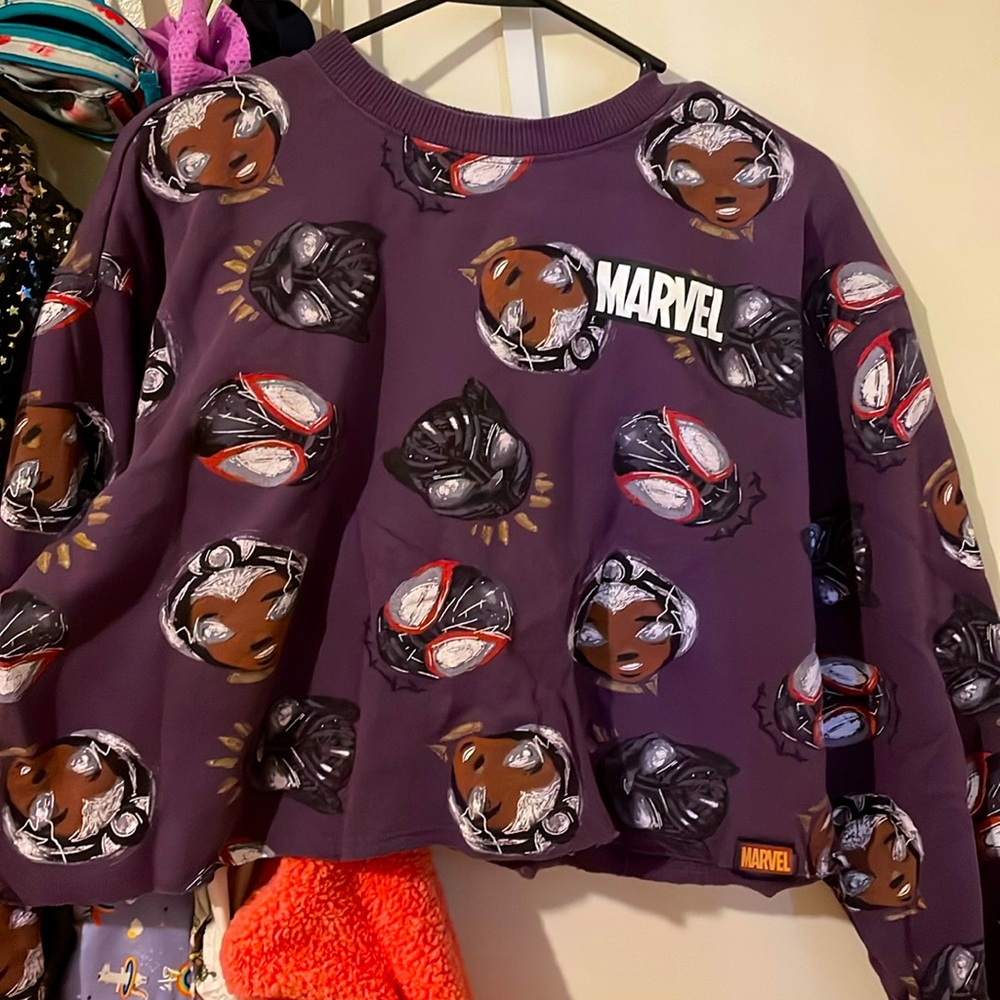 Marvel Black Panther x Nikkolas Smith Graphic Crop Top Sweatshirt